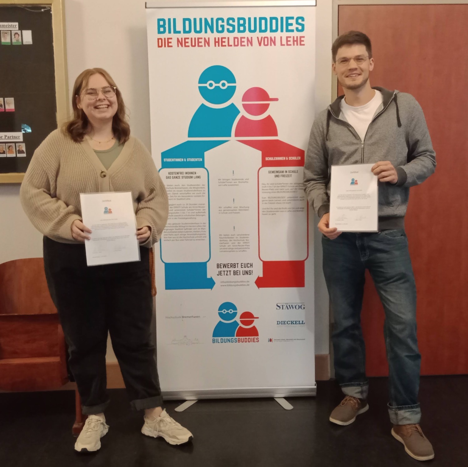 Elisa Kriege und Lars Sychla erhielten ein Zertifikat für ihre Unterstützung an der ERNST!