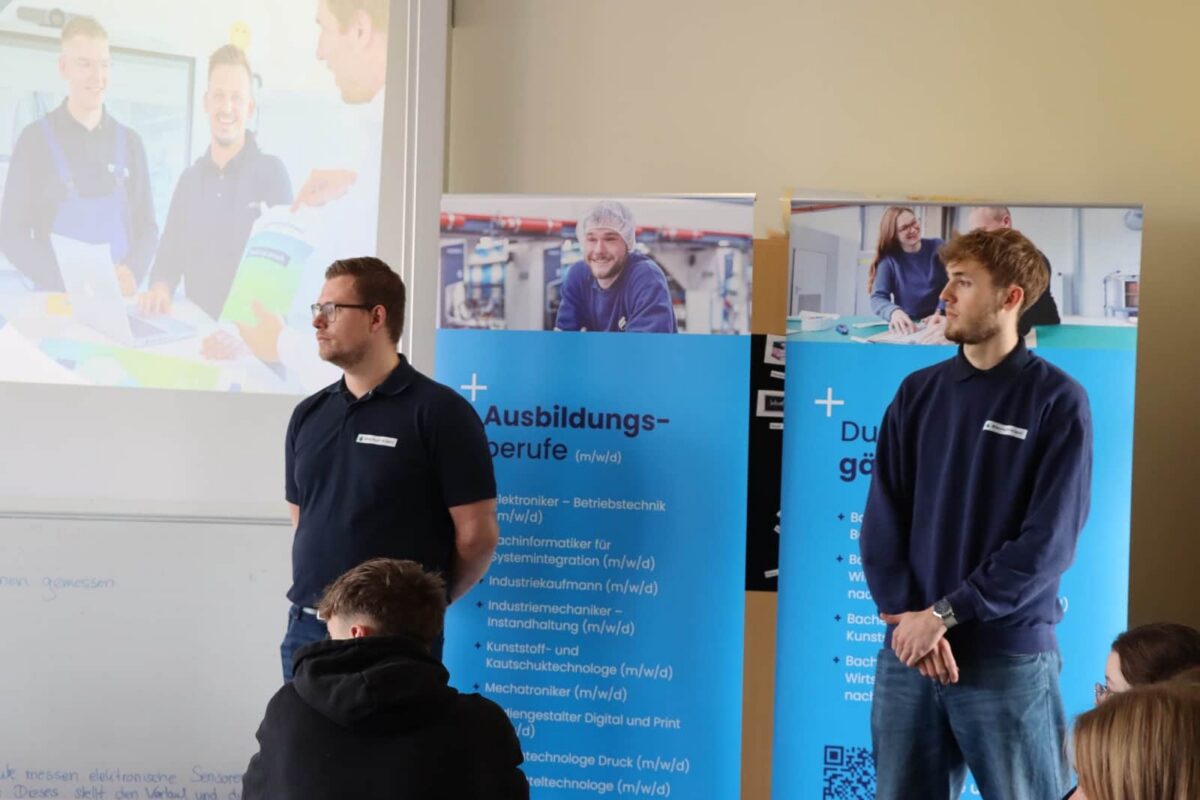 Das Unternehmen Bischof + Klein stellt sich im Workshop "Future Talk" vor und geht anschließend in den Dialog mit den Schülerinnen und Schülern