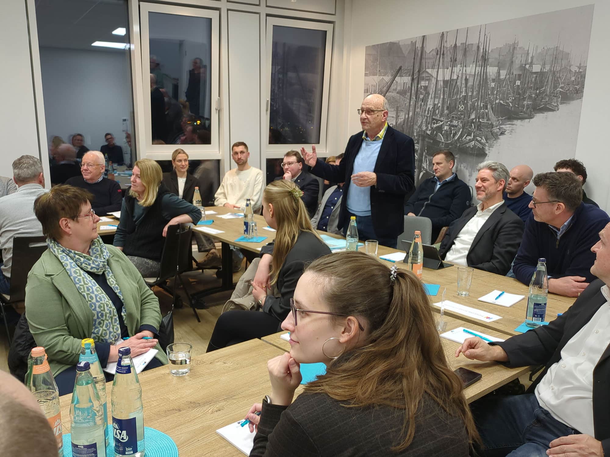 NSWW-Geschäftsführer Horst Lüdtke führte durch die Tagesordnung des gut besuchten Stammtisches.