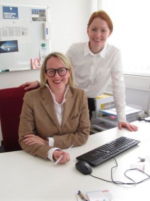 Anne-Kathrin Heuberger und Swetlana Polubinski arbeiten seit einem Jahr im Ausbildungsbüro in Bremerhaven.