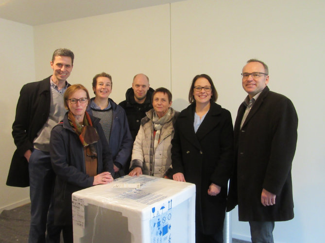 Gemeinsam haben sie das Projekt Bildungsbuddies ermöglicht: Peter Ritzenhoff (Rektor Hochschule Bremerhaven), Marion Oehmsen (Projektbegleiterin des Netzwerks Schule, Wirtschaft und Wissenschaft), Nicole Wind (Rektorin ERNST!), Ingeborg Kirchner (Vorstand Dieckell Stiftung), Marc Bergmann (Stiftungsrat Dieckell Stiftung), Janine Wübben (Pressesprecherin STÄWOG) und Hauke Kieschnick (Geschäftsführer Studierendenwerk Bremen).