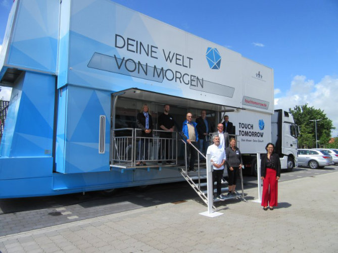 Der Touch Tomorrow-Truck stand Schülern und Schülerinnen des Geestlands für eine Woche zur Verfügung.